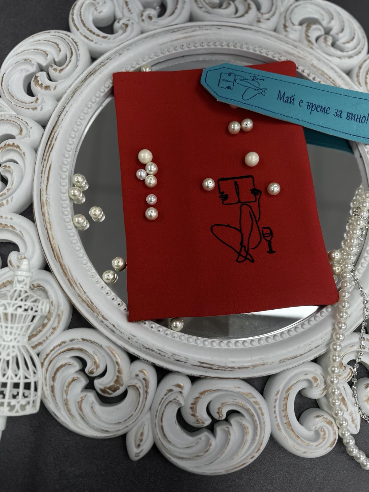 Комплект за душата: Дрешка за книжка + кожен разделител с бродерия